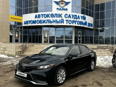 Toyota Camry 2021 года за 12 200 000 тг. в Уральск