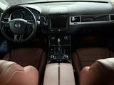 Volkswagen Touareg 2016 года за 17 000 000 тг. в Алматы – фото 5