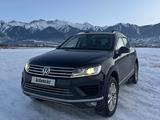 Volkswagen Touareg 2016 года за 17 000 000 тг. в Алматы