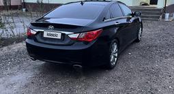 Hyundai Sonata 2011 года за 3 800 000 тг. в Атырау – фото 4