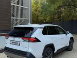 Toyota RAV4 2023 года за 15 000 000 тг. в Шымкент – фото 2