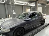Opel Vectra 1997 года за 450 000 тг. в Атырау – фото 2