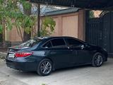 Toyota Camry 2015 года за 9 500 000 тг. в Шымкент – фото 2