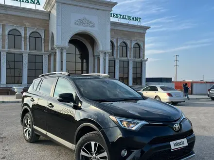 Toyota RAV4 2018 года за 7 500 000 тг. в Актау