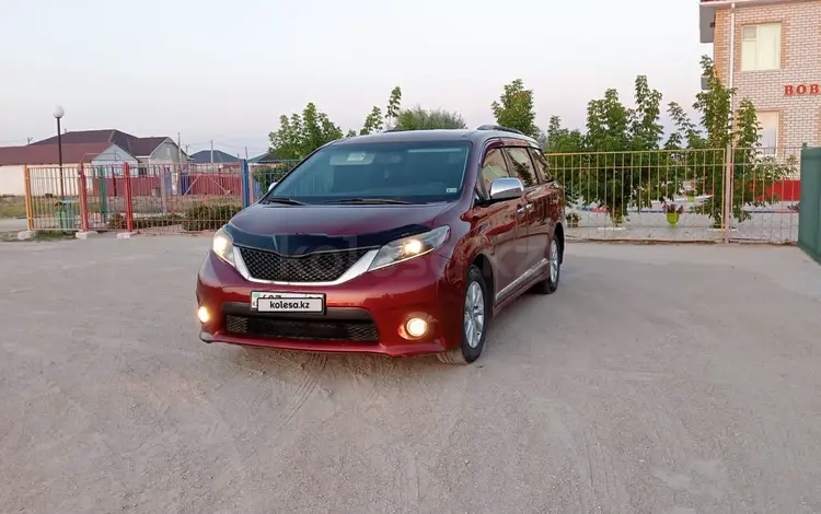 Toyota Sienna 2015 года за 12 500 000 тг. в Атырау