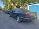 Mercedes-Benz E 230 1995 года за 2 000 000 тг. в Караганда – фото 4