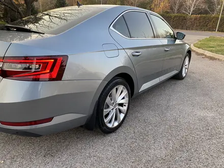 Skoda Superb 2018 года за 12 550 000 тг. в Алматы – фото 5