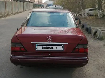 Mercedes-Benz E 220 1993 года за 2 500 000 тг. в Караганда – фото 4