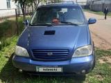 Kia Carnival 2003 года за 2 000 000 тг. в Жетысай – фото 2