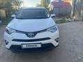 Toyota RAV4 2016 года за 10 000 000 тг. в Актобе – фото 2