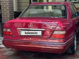 Mercedes-Benz E 220 1994 года за 4 500 000 тг. в Шымкент – фото 2