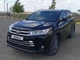 Toyota Highlander 2018 года за 16 500 000 тг. в Актобе