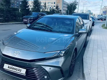Toyota Camry 2025 года за 19 500 000 тг. в Астана – фото 2