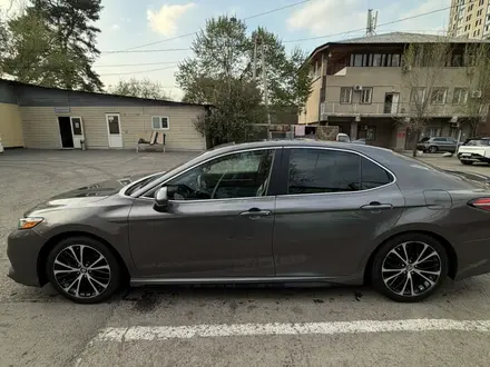 Toyota Camry 2019 года за 9 500 000 тг. в Алматы – фото 4