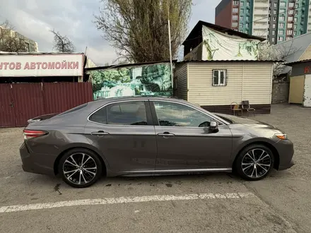 Toyota Camry 2019 года за 9 500 000 тг. в Алматы – фото 3