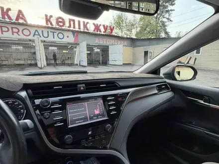 Toyota Camry 2019 года за 9 500 000 тг. в Алматы – фото 9