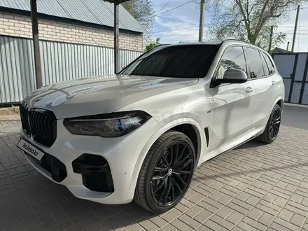 BMW X5 2023 года за 49 900 000 тг. в Астана – фото 2