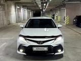 Toyota Camry 2021 года за 14 300 000 тг. в Алматы