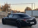 Chrysler 300C 2005 года за 6 000 000 тг. в Атырау – фото 2