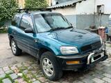 Toyota RAV4 1994 года за 2 600 000 тг. в Астана – фото 2