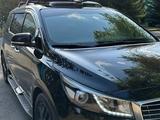 Kia Carnival 2018 года за 11 200 000 тг. в Алматы – фото 3