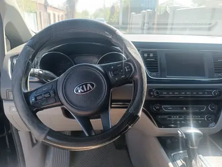 Kia Carnival 2018 года за 11 200 000 тг. в Алматы – фото 5
