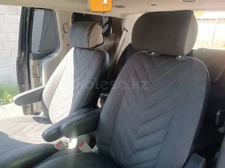 Kia Carnival 2018 года за 11 200 000 тг. в Алматы – фото 8