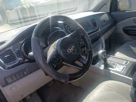 Kia Carnival 2018 года за 11 200 000 тг. в Алматы – фото 6