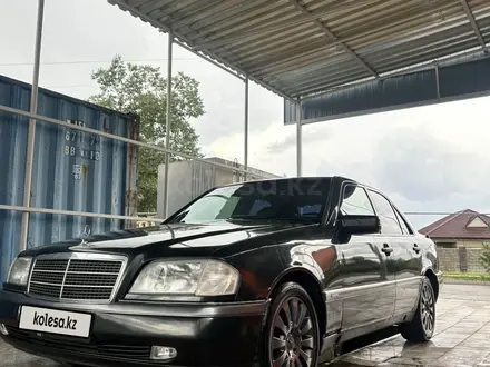 Mercedes-Benz C 220 1995 года за 2 000 000 тг. в Алматы