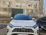 Toyota RAV4 2021 года за 14 700 000 тг. в Актау