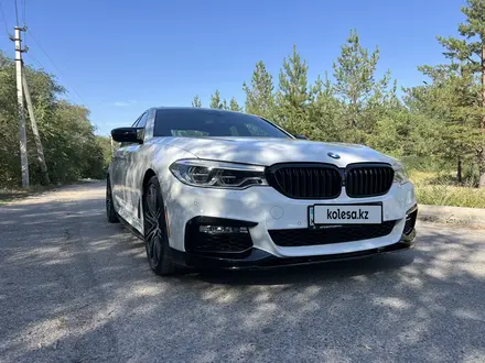 BMW 540 2017 года за 24 500 000 тг. в Алматы – фото 14