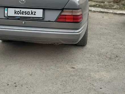 Mercedes-Benz E 220 1990 года за 2 100 000 тг. в Жанаозен – фото 5