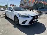 Lexus ES 250 2020 года за 23 500 000 тг. в Алматы – фото 2