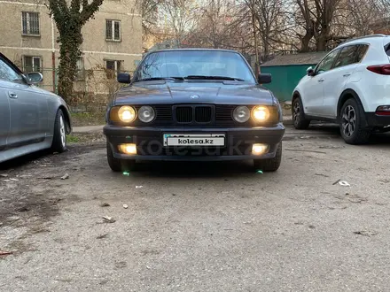 BMW 520 1993 года за 1 650 000 тг. в Алматы – фото 5