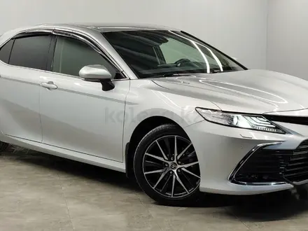 Toyota Camry Luxe 2023 года за 16 500 000 тг. в Алматы – фото 3