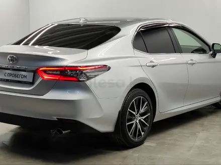 Toyota Camry Luxe 2023 года за 16 500 000 тг. в Алматы – фото 6