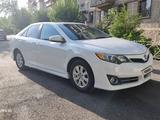 Toyota Camry 2013 года за 7 100 000 тг. в Шымкент – фото 2