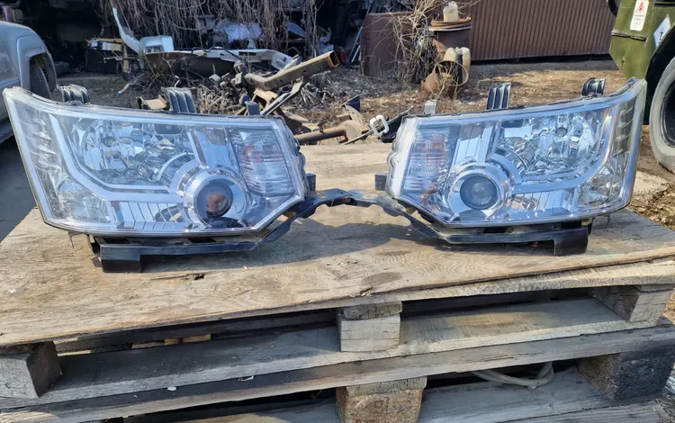Фары на делику D5 за 55 000 тг. в Алматы