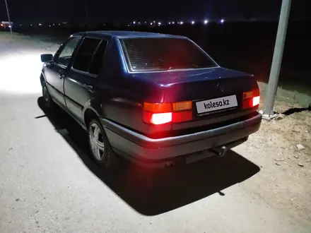 Volkswagen Vento 1993 года за 1 100 000 тг. в Актобе – фото 7