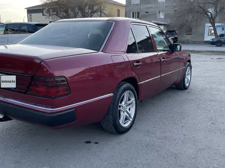 Mercedes-Benz E 230 1992 года за 1 550 000 тг. в Тараз – фото 2