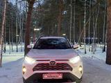 Toyota RAV4 2021 годаfor18 000 000 тг. в Петропавловск – фото 2