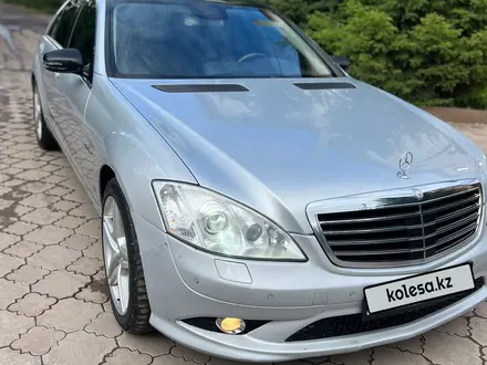 Mercedes-Benz S 63 AMG 2006 года за 8 000 000 тг. в Караганда – фото 15