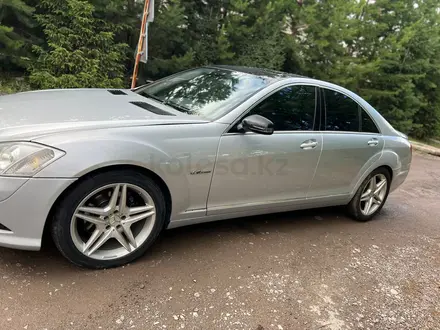 Mercedes-Benz S 63 AMG 2006 года за 8 000 000 тг. в Караганда – фото 34