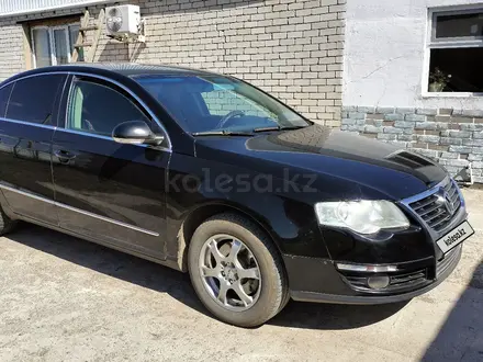 Volkswagen Passat 2007 года за 3 800 000 тг. в Уральск – фото 2