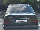 Mercedes-Benz E 200 1992 года за 1 600 000 тг. в Абай (Абайский р-н) – фото 4