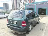 Kia Carnival 2002 года за 1 300 000 тг. в Шымкент – фото 3