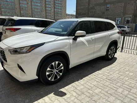 Toyota Highlander 2023 года за 30 000 000 тг. в Актобе – фото 2