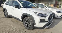 Toyota RAV4 2024 года за 15 900 000 тг. в Алматы – фото 2