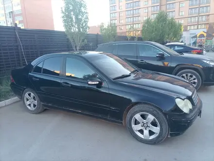 Mercedes-Benz C 180 2001 года за 2 200 000 тг. в Актобе – фото 2