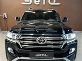 Toyota Land Cruiser Luxe 2017 года за 32 990 000 тг. в Алматы – фото 2